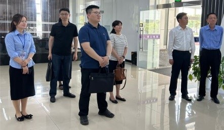 王昱.jpg 王昱.jpg